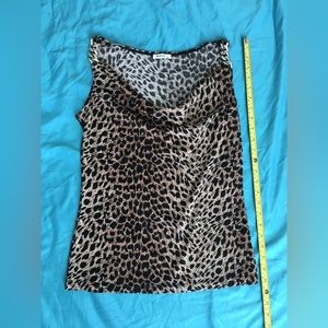 Vintage Jaipur animal/leopard print scoop neck top with metal like accents.